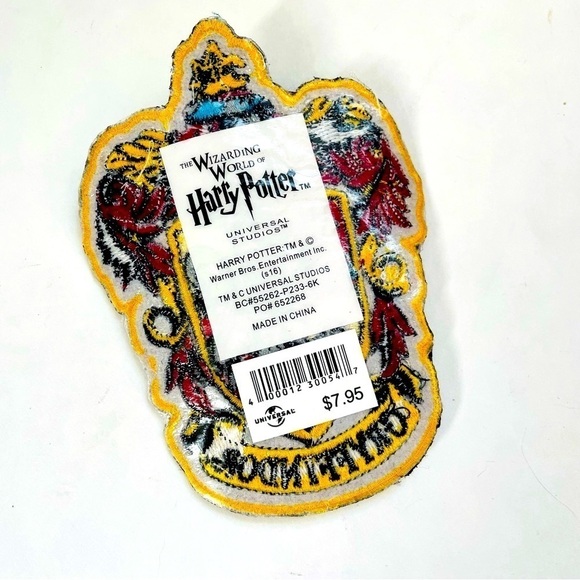 NWT The Wizarding World of Harry Potter Gryffindor Iron On Patch - Picture 2 of 2